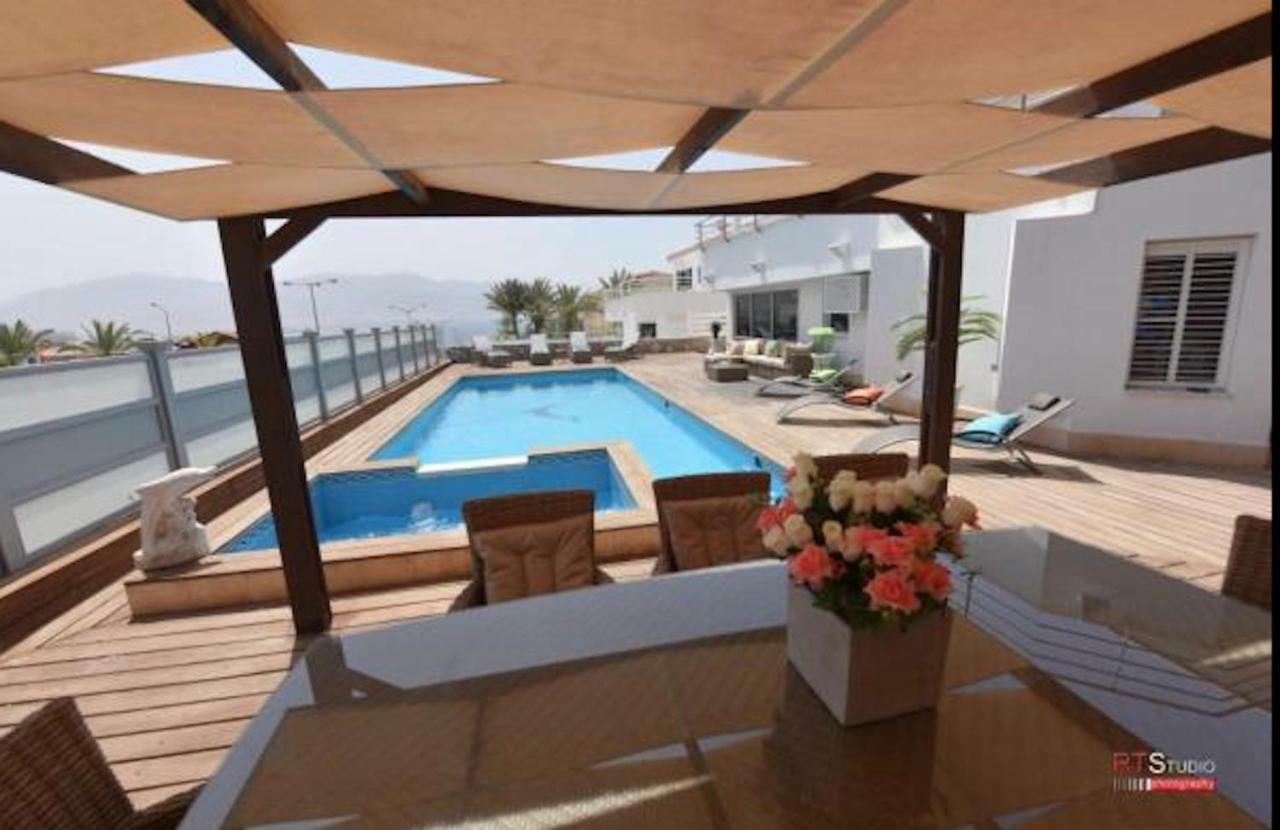 Villa With Heated Pool And Jacuzzi Sea View 300M Front Of The Beach Eilat Esterno foto